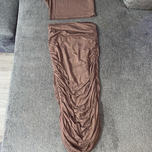 Two piece crop top and scrunched style skirt set - Picture 2 of 6